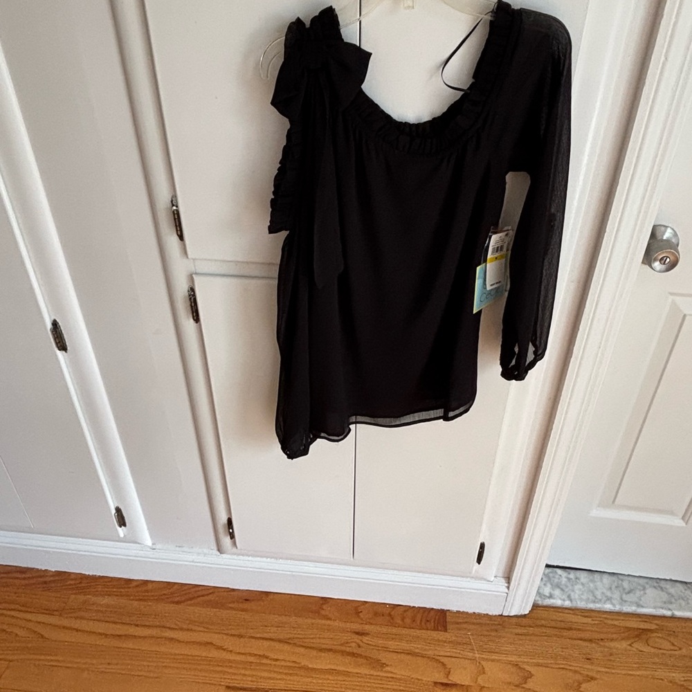 CeCe Black Ruffled Women's Blouse